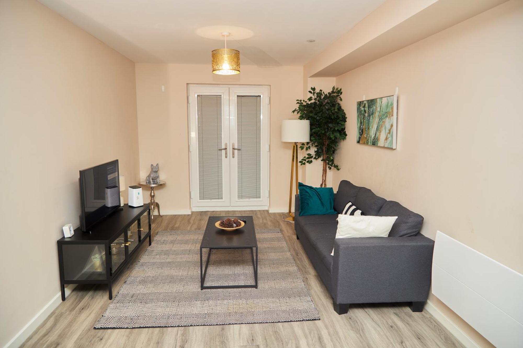 Deluxe And Cozy Two Bedroom With 1 Bathroom And Open Balcony Manchester Bagian luar foto