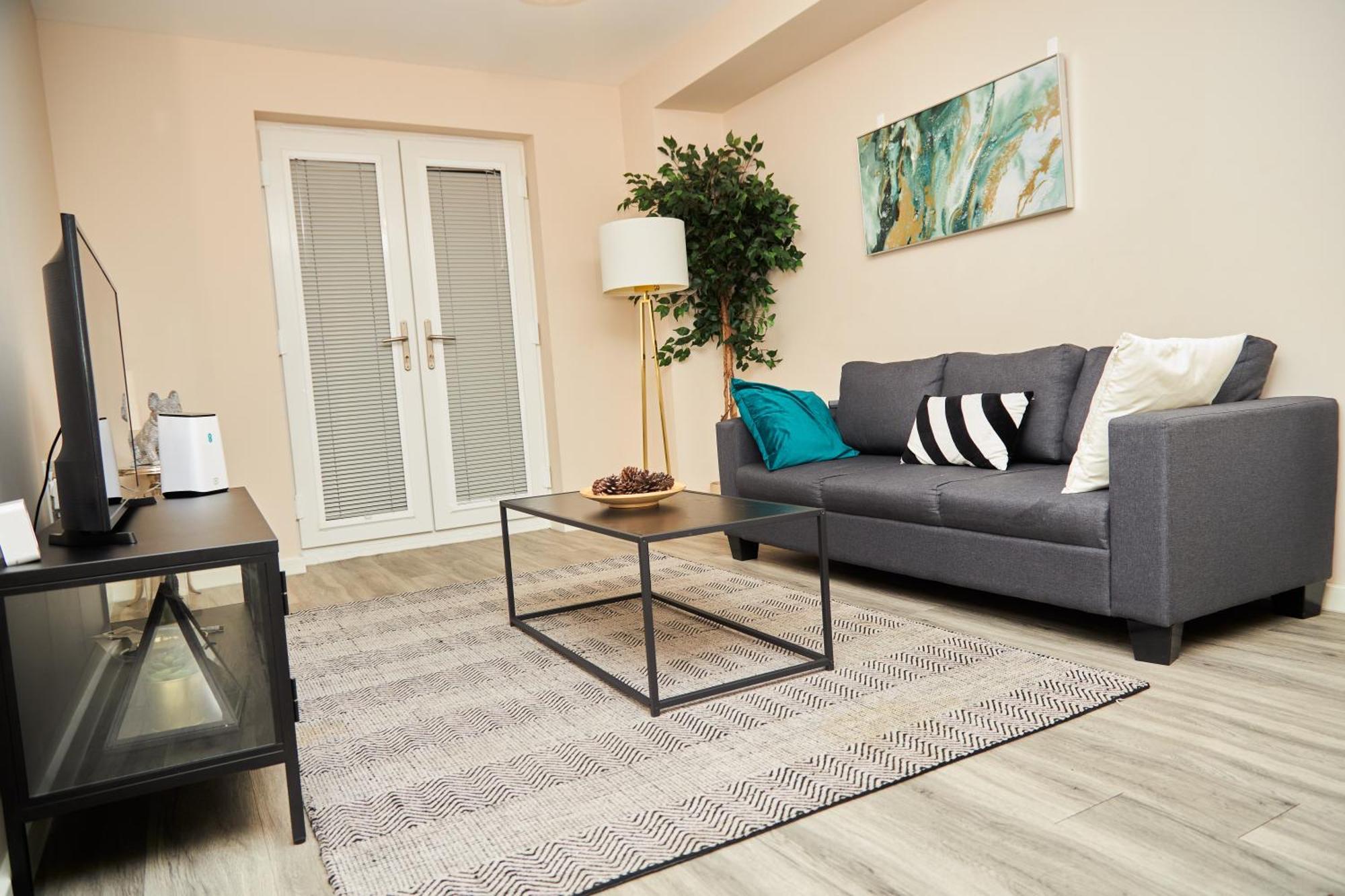 Deluxe And Cozy Two Bedroom With 1 Bathroom And Open Balcony Manchester Bagian luar foto