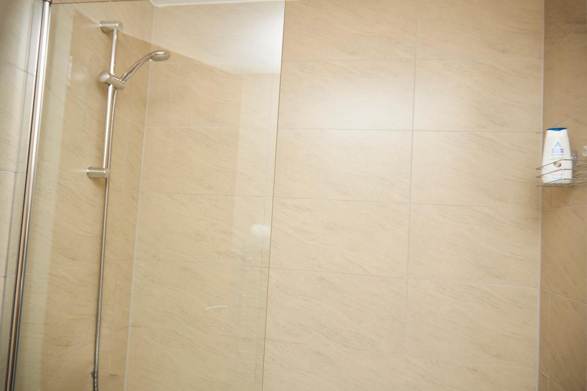 Deluxe And Cozy Two Bedroom With 1 Bathroom And Open Balcony Manchester Bagian luar foto